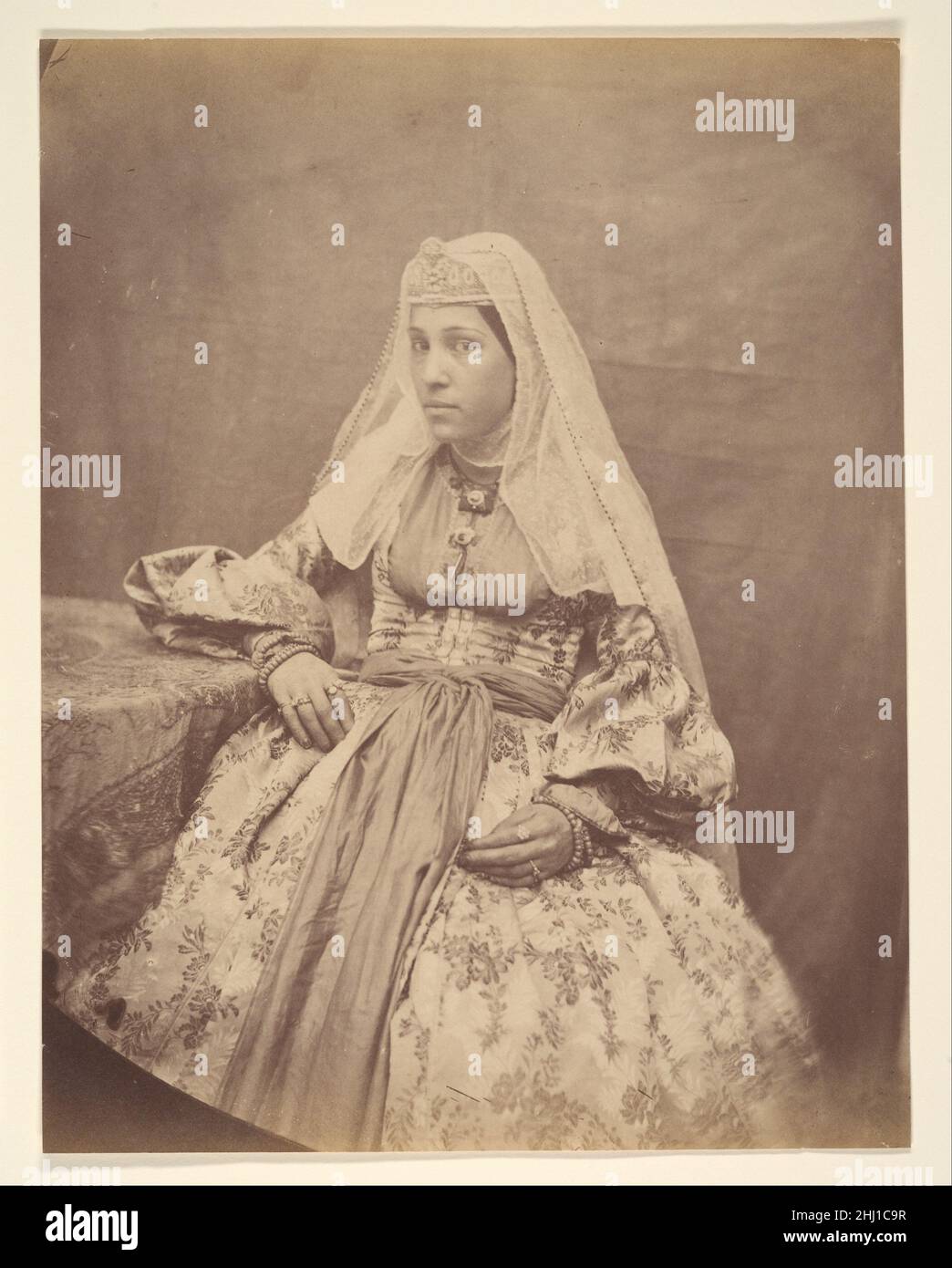 [Armenische Frau von Teheran] 1840s–60s möglicherweise von Luigi Pesce Italienisch. [Armenische Frau von Teheran] 652116 Stockfoto