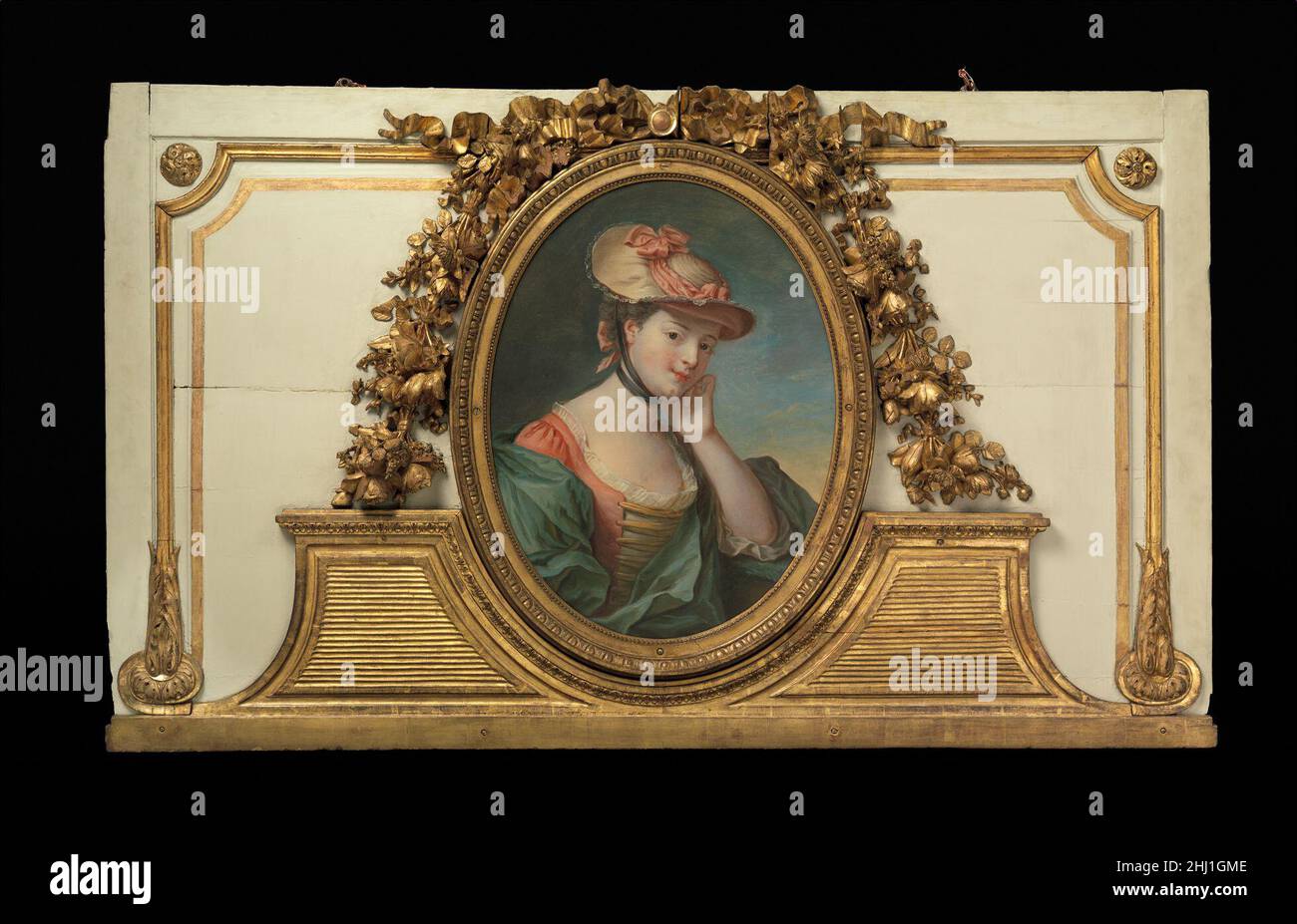 Frau im Strohhut (einer von einem Set) 1770–90 Französischer Maler French Diese Übertüren (07.025.155a–d), aus dem Jahr 46, rue Saint-Antoine, Paris, enthalten Motive von Boucher. Frau im Strohhut (einer aus einem Set) 189432 Erbauer: Ovale Rahmen von Jacques Charles Denis Chartier, französisch, Meister 1760, d. vor 1782, Künstler: Französischer Maler, Frau im Strohhut (einer von einem Satz), 1770?90, Öl auf Leinwand, Anblick, oval, 26 x 19-1/2 Zoll (66,0 x 49,5 cm). Das Metropolitan Museum of Art, New York. Schenkung von J. Pierpont Morgan, 1906 Stockfoto