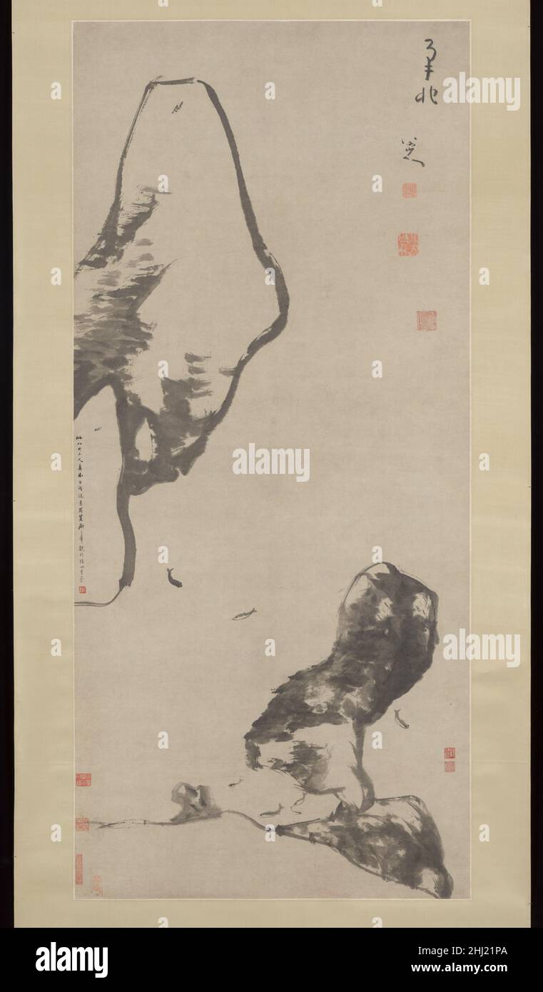 Fisch und Felsen aus dem Jahr 1699 Bada Shanren (Zhu Da) Chinese um seine Identität zu verschleiern, flüchtete Zhu Da, ein Spross der kaiserlichen Familie Ming, nach der Eroberung der Mandschu im Jahr 1644 in einen buddhistischen Tempel. Um 1680 verzichtete er auf seinen Status als Mönch und begann mit der Produktion von Gemälden und Kalligrafien, um sich selbst zu unterstützen. 1684 nahm er den Künstlernamen „biehao“ Bada Shanren (Bergmann der acht Großen) an. Bada, ein standhafter Ming-Loyalist, verwendete Malerei als Mittel des Protests. Seine Stimme ist die ergreifende Stimme des yimin, der übrig gebliebenen Untertanen der gefallenen Dynastie.Dieses Gemälde ist typisch Stockfoto