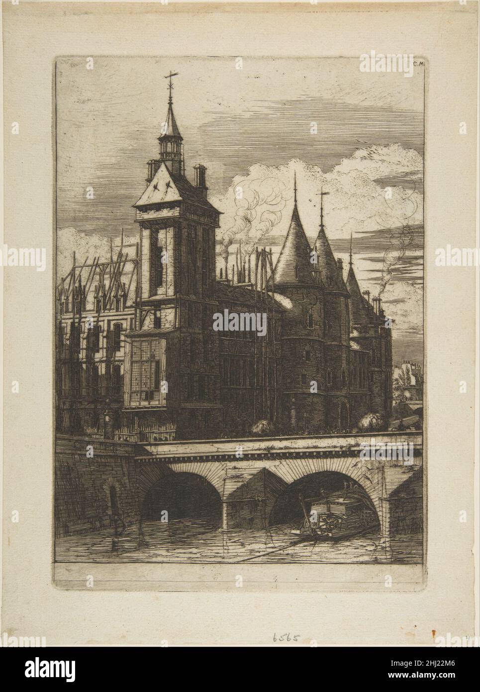 The Clock Tower, Paris 1852 Charles Meryon Französisch die Perspektive, die Meryon für diese Radierung übernommen hat, entspricht nicht genau der vorbereitenden Zeichnung, sondern ist das Ergebnis einer Reihe von Studien des Künstlers. Während der Künstler diese Druckgrafik machte, wurden der Justizpalast und die Conciergerie – ein Teil des hier abgebildeten Komplexes von Gerichtshöfen im Zentrum von Paris – renoviert. Das Gerüstgitter auf beiden Seiten des Uhrturms, der wacklige Holzzaun, der seinen Sockel umgab, und die substantielle temporäre Struktur, die die Uhr links i verbirgt Stockfoto