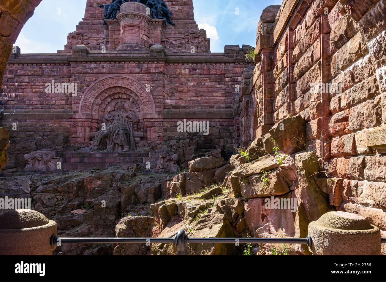 Kyffhäuser Denkmal auf dem Kyffhäuser Hügel, Thüringen, Deutschland, 14. August 2017, Ansicht der Figur des Kaiser Friedrich I. Barbarossa. Stockfoto