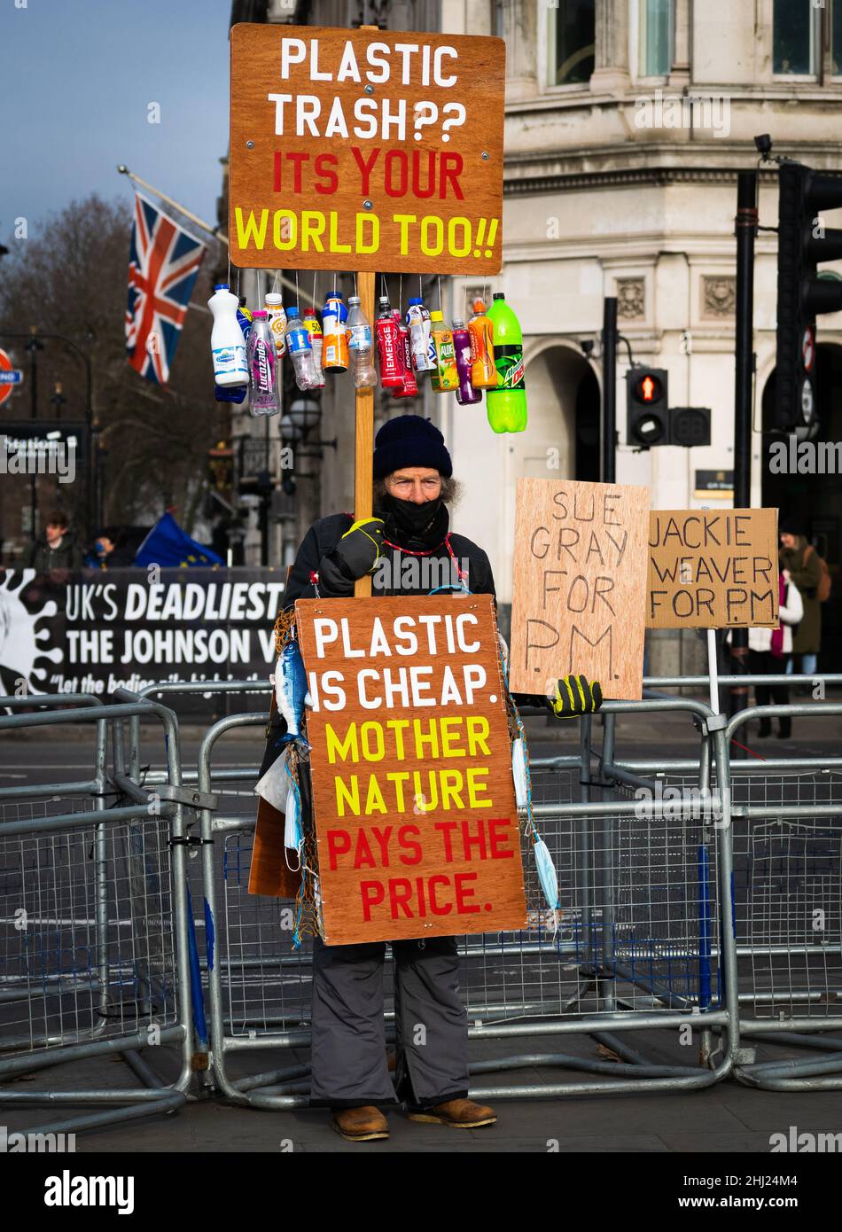 Einzelprotestieren gegen Kunststoffe und fordern, dass sie Premierministerin werden Stockfoto