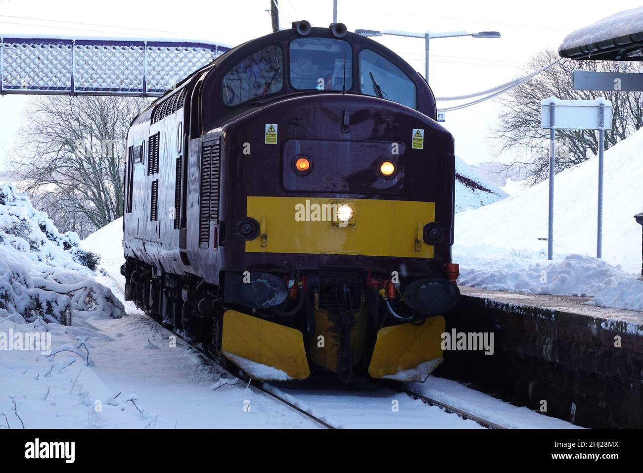Loch Rannoch 37676 eine Diesellokomotive der Klasse 37 am Bahnhof Rannoch, West Highland Line Stockfoto
