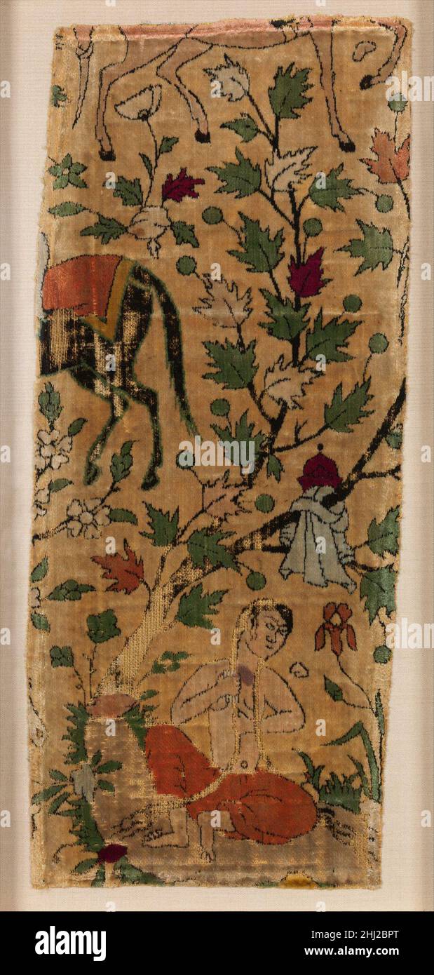 Samt Fragment mit Design von Nizami von Ganjas Khusrau und Shirin 16th Jahrhundert dieser zart gewebte Seidensamt zeigt die Liebesgeschichte 'Khusrau und Shirin' des persischen Dichters Nizami (d. L 1209, S. Der sasanische König Khusrau wurde mit der armenischen Prinzessin Shirin aufgrund eines Porträts, das ihm vor Gericht überliefert wurde, geschlagen. Ungeduldig, seine zukünftige Braut persönlich zu sehen, wagt er sich vom Iran nach Armenien, während sie gleichzeitig zu ihm gebracht wird, und die beiden kreuzen sich unerwartet, während Shirin in einem Bach baden wird. Größere Fragmente aus demselben Samt, die den vollständigen Designwiederholung beibehalten, zeigen KH Stockfoto Samt Fragment mit Design von Nizami von Ganjas Khusrau und Shirin 16th Jahrhundert dieser zart gewebte Seidensamt zeigt die Liebesgeschichte 'Khusrau und Shirin' des persischen Dichters Nizami (d. L 1209, S. Der sasanische König Khusrau wurde mit der armenischen Prinzessin Shirin aufgrund eines Porträts, das ihm vor Gericht überliefert wurde, geschlagen. Ungeduldig, seine zukünftige Braut persönlich zu sehen, wagt er sich vom Iran nach Armenien, während sie gleichzeitig zu ihm gebracht wird, und die beiden kreuzen sich unerwartet, während Shirin in einem Bach baden wird. Größere Fragmente aus demselben Samt, die den vollständigen Designwiederholung beibehalten, zeigen KH Stockfoto