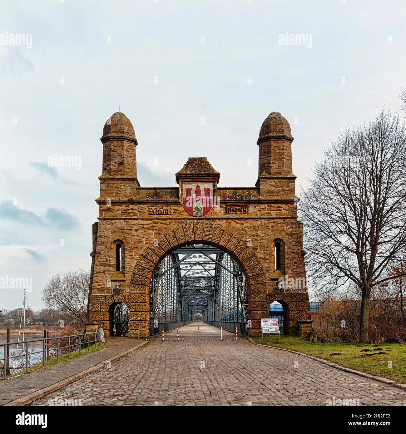 Alte Harburger Elbbrücke, trostloses Winterwetter, Harburg, Hamburg, Deutschland Stockfoto