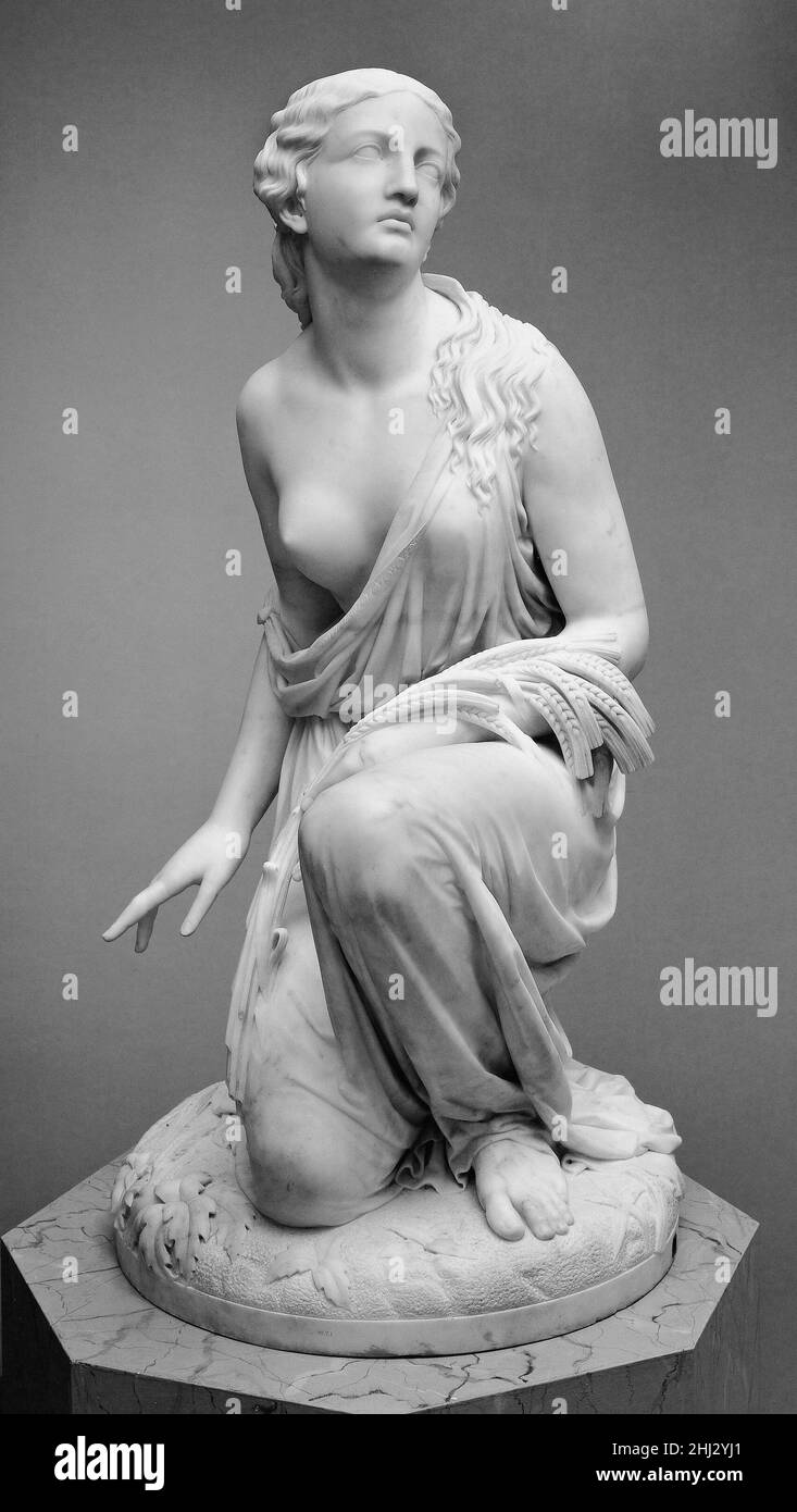 Ruth Glean 1850; geschnitzt 1855 oder 1856 Randolph Rogers Amerikaner 1848 ließ sich Rogers dauerhaft in Italien nieder, wo er ein prominentes Mitglied der römischen Kunstszene wurde. "Ruth Gleaning", sein erstes groß angelegtes biblisches Thema, beschreibt den Moment im alttestamentlichen Buch Ruth (2:1-13), als die moabitische Frau kniet, um Getreide auf dem Feld ihres zukünftigen Ehemannes Boaz zu lesen. Rogers ließ sich für die Pose von Skulpturen seines Florentiner Lehrers Lorenzo Bartolini sowie von griechischen und römischen Prototypen inspirieren, insbesondere von der „knieenden Venus“ im Vatikan. Während Ruths idealisierte Gesichtsausdruck Stockfoto