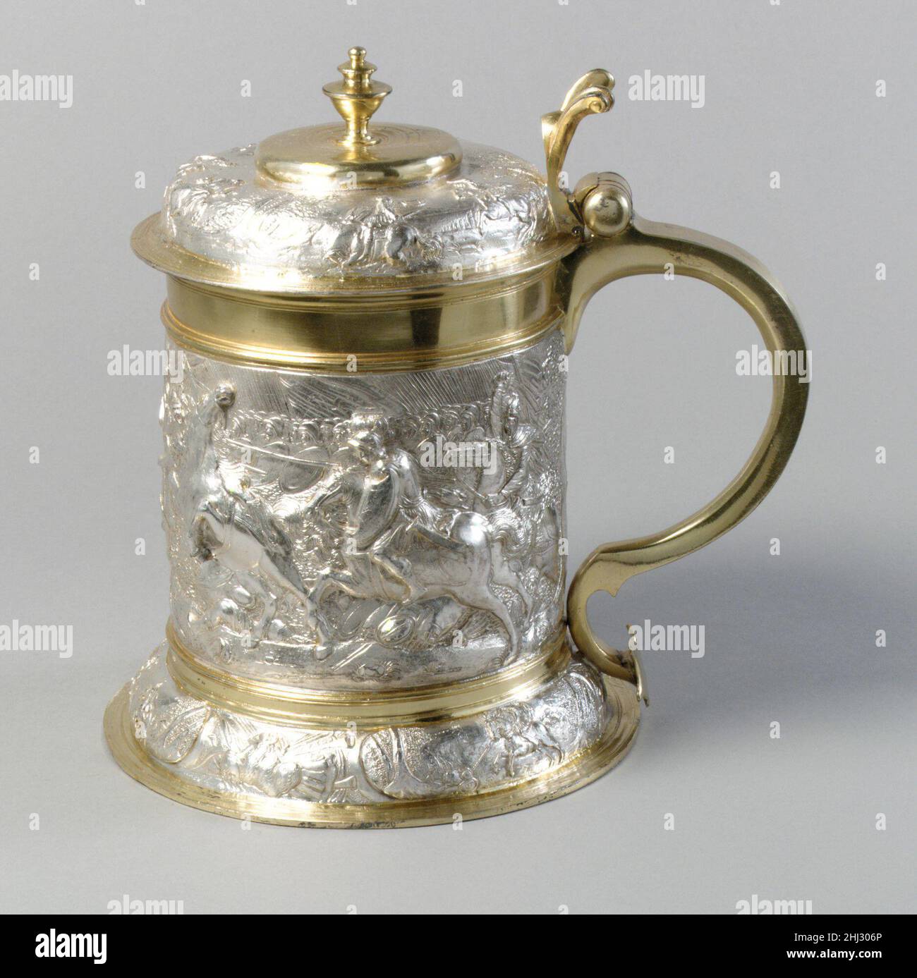 TANKARD 19th. Jahrhundert, nach 17th. Jahrhundert (?) Original britisch, nach deutschem Original dieser Elektrotyp ist nach einem siebzehnten Jahrhundert (?) Original, in der Schatzkammer des Kremls, Moskau, zum Zeitpunkt der Reproduktion.. Tankard 186655 Stockfoto