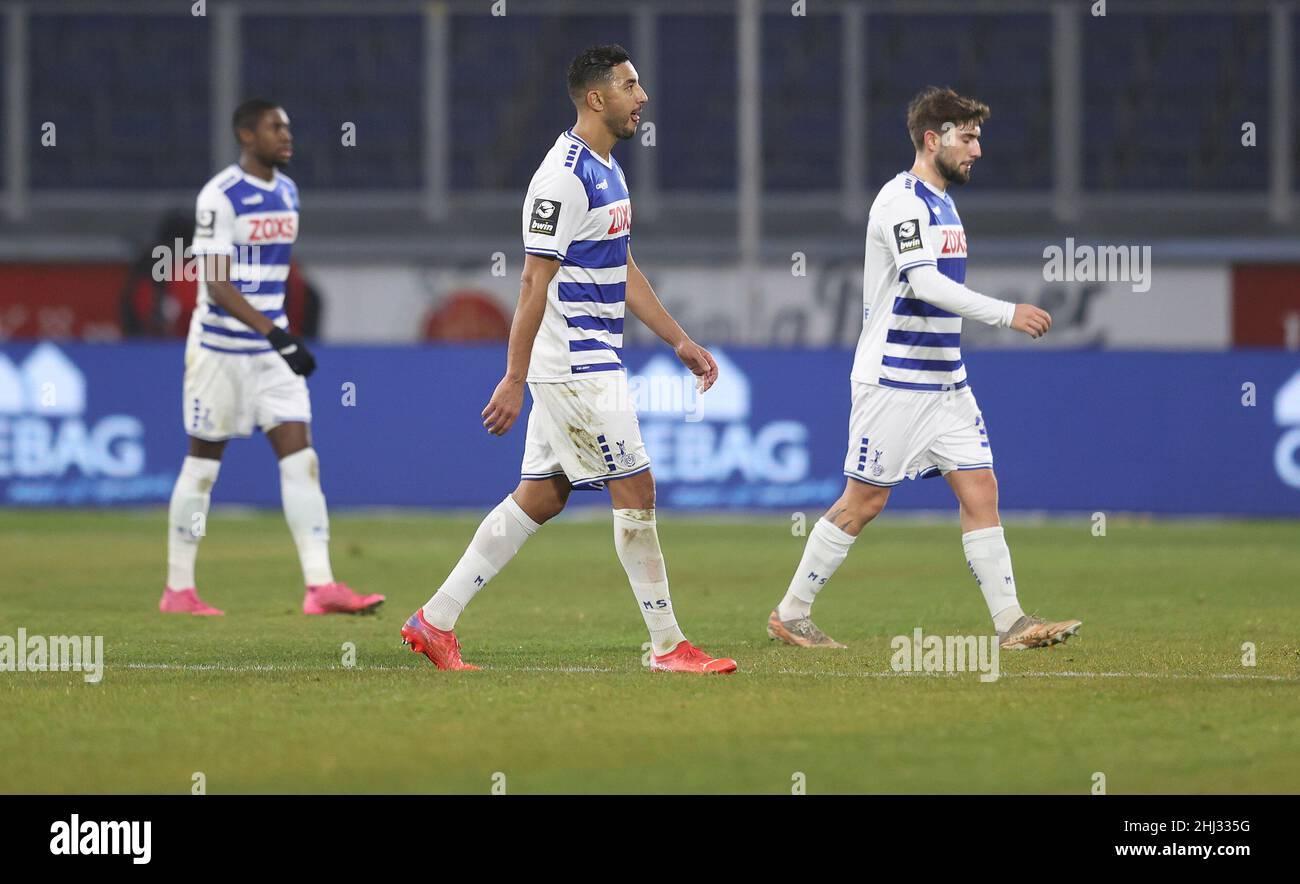 Duisburg, Deutschland. 26th Jan, 2022. firo: 01/26/2022 Fuvuball: Fußball: 3rd Bundesliga, Saison 2021/2022 MSV Duisburg - 1.FC Magdeburg enttäuscht, enttäuschter Abgang Aziz Bouhaddouz Credit: dpa/Alamy Live News Stockfoto