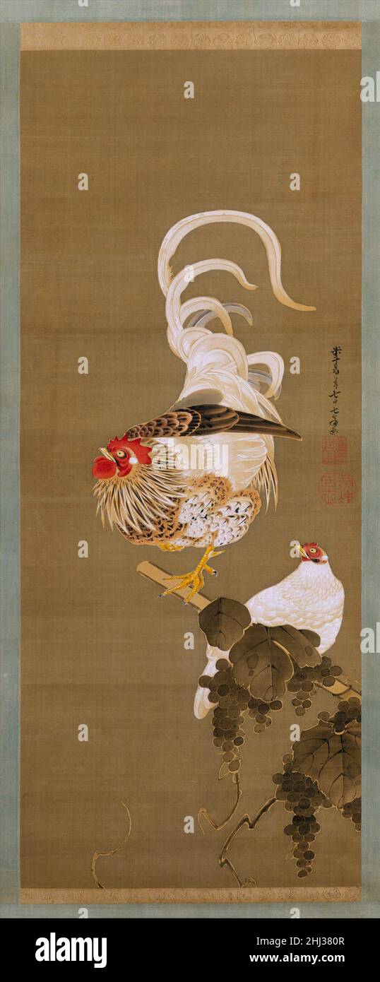 Henne und Hahn mit Grapevine 1792 IT? Jakuch? Japanische Barnyard-Vögel aller Arten waren unter Jakuch? Lieblingsmotive von. Hier richtet der heroische Hahn seinen durchdringenden Blick nach oben, während er auf einem Fuß steht und seinen extravaganten Schwanz hebt; eine Henne, die auf ihn wartet, um zu krähen, bewundert seine galante Gestalt. Jakuch? , der sein ganzes Leben ausschließlich der Malerei widmete, war als einer der „drei Exzentrikern“ (san kijin) des Kyoto-Protokolls aus dem 18. Jahrhundert bekannt. Er und seine Exzentrikerkollegen Nagasawa Rosetsu (1754–1799) und Soga Sh?haku (1730–1781) waren auch für ihr extravagant soziales Leben bekannt. Henne und Stockfoto
