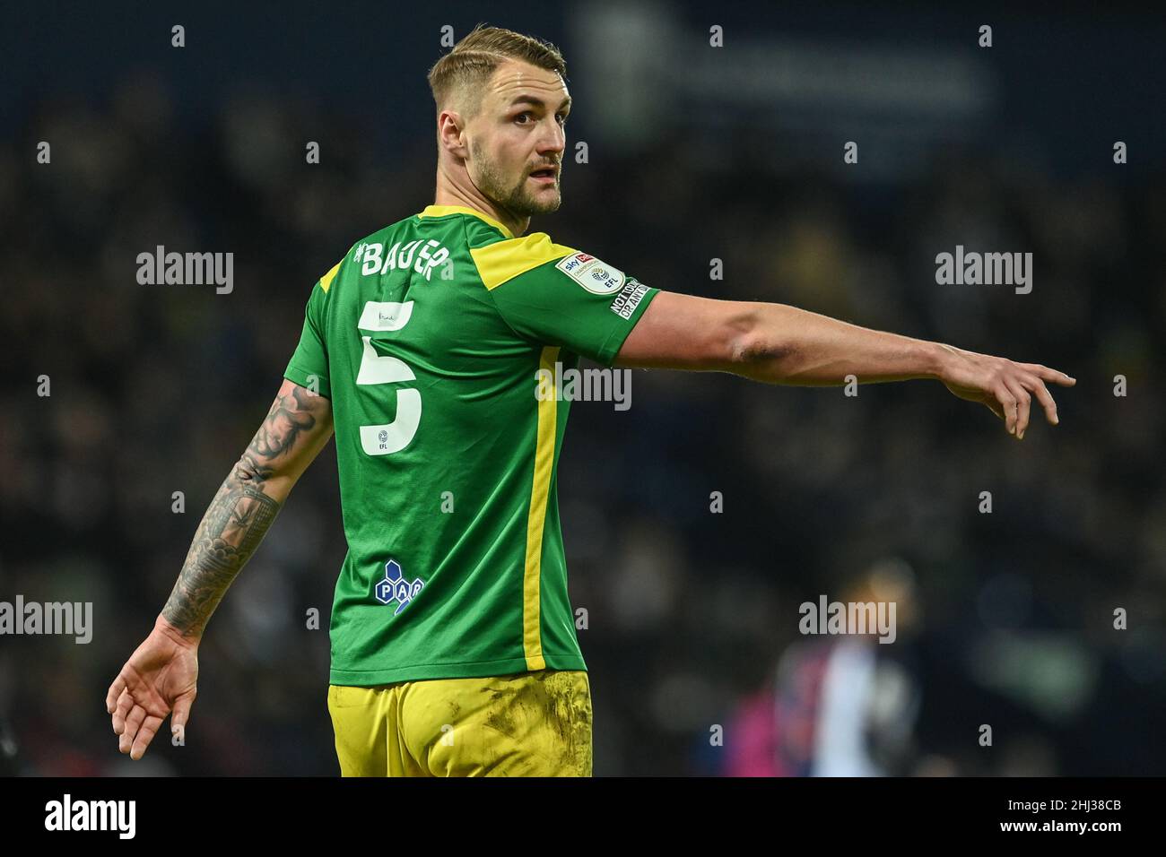West Bromwich, Großbritannien. 26th Januar 2022. Patrick Bauer #5 von Preston North End gibt seine Teamanweisungen in West Bromwich, Großbritannien am 1/26/2022. (Foto von Craig Thomas/News Images/Sipa USA) Quelle: SIPA USA/Alamy Live News Stockfoto