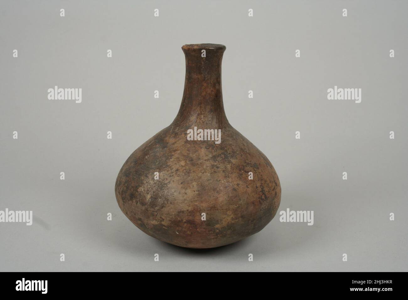 Einfache Flasche mit einem Ausguss 5th–3rd Jahrhundert v. Chr. Paracas. Einfache Flasche Mit Einem Auslauf 308608 Stockfoto