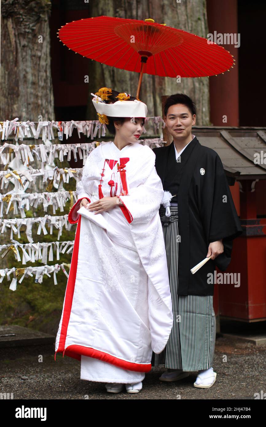 Nikko, Japan - 29th. Juni 2019: Traditionelle japanische Hochzeit im berühmten shinto-Schrein 'Futarasan Jinja' in Nikko, Japan. Stockfoto