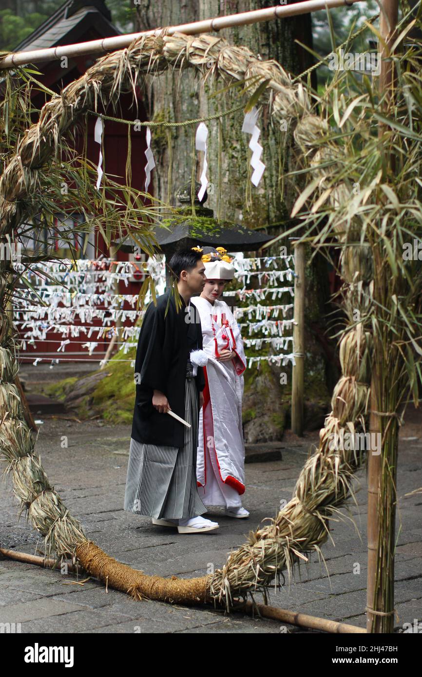 Nikko, Japan - 29th. Juni 2019: Traditionelle japanische Hochzeit im berühmten shinto-Schrein 'Futarasan Jinja' in Nikko, Japan. Stockfoto