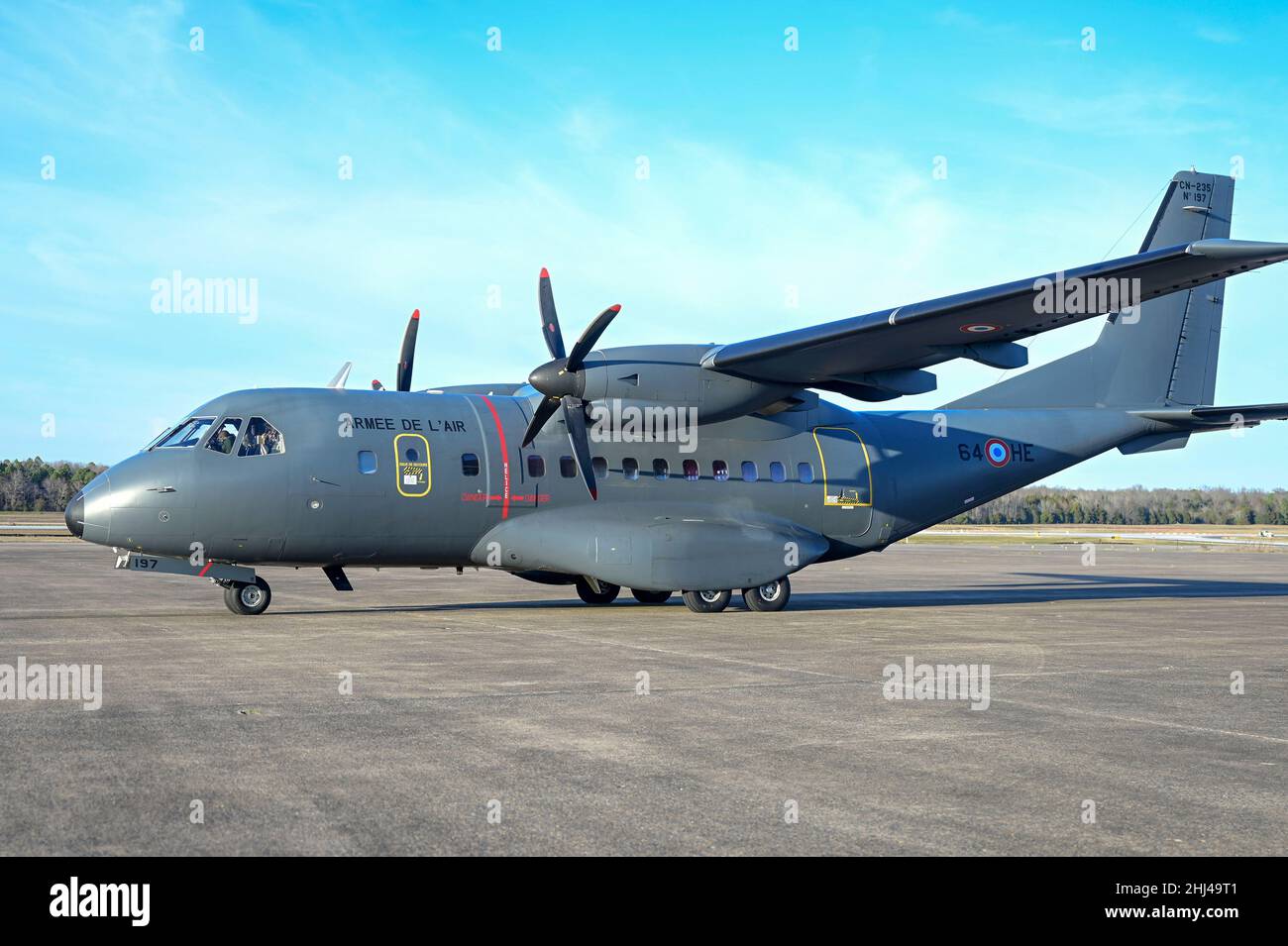 Eine französische Casa CN235 kommt auf dem Little Rock Air Force Base, Arkansas, während der Green Flag Little Rock 22-03, 7. Januar 2022 an. GFLR 22-03 ermöglicht die Stärkung von Allianzen und die Gewinnung neuer Partner, wodurch durch Zugang, Interoperabilität und erhöhte Partnerkapazität (USA Luftwaffe Foto von Airman 1st Klasse Maria Umanzor Guzman) Stockfoto