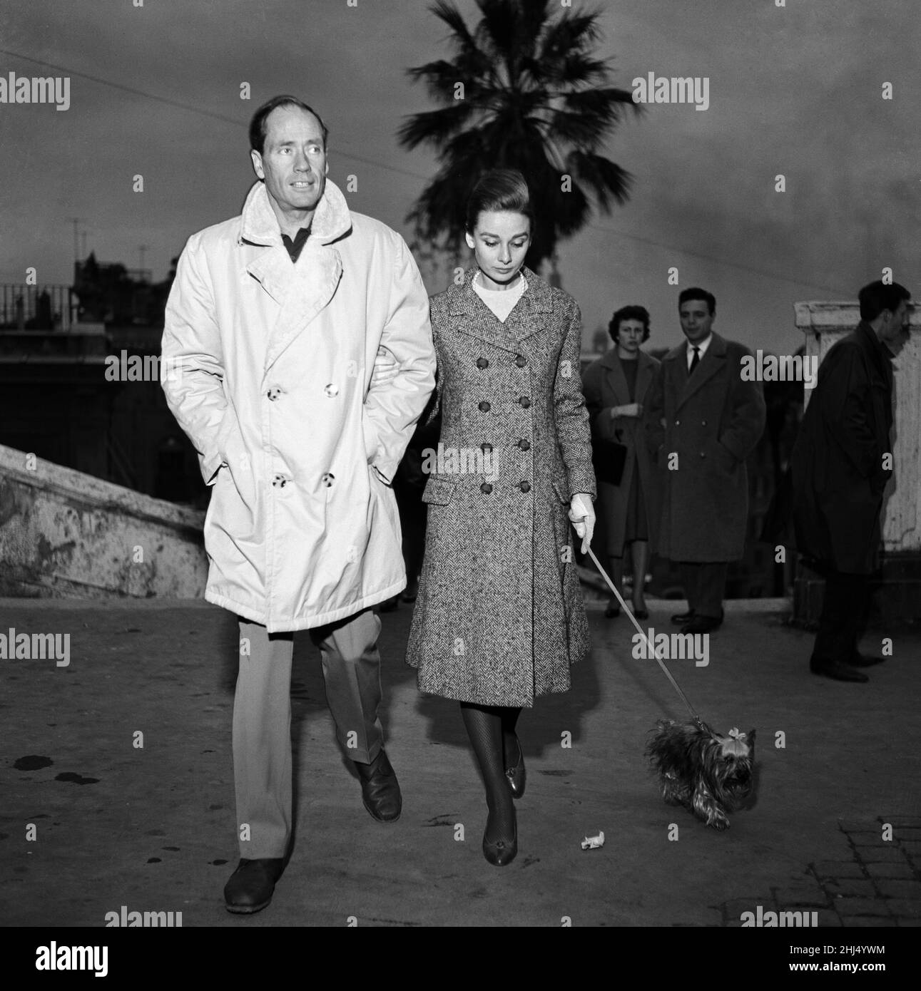 Die Schauspielerin Audrey Hepburn und ihr Mann Mel Ferrer fotografierten in Rom. 8th. Januar 1960. Stockfoto
