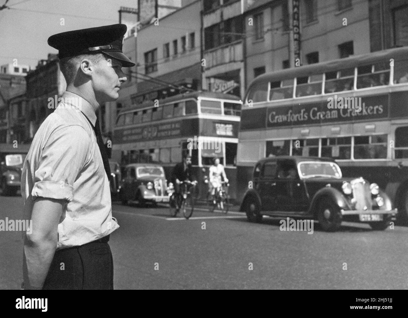 Polizeibeamter auf Patrol, Cardiff, Wales, 17th. Juni 1957. Stockfoto