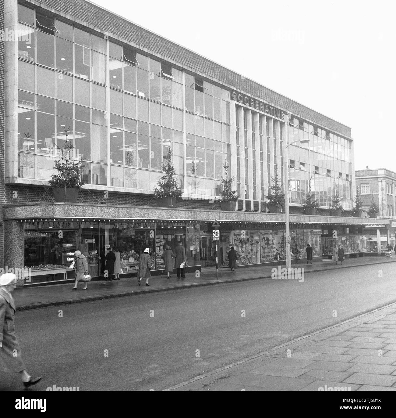 Außenansicht Bexley Heath Co-Op kombinierter Supermarkt und Kaufhaus. 23rd. November 1961 Stockfoto