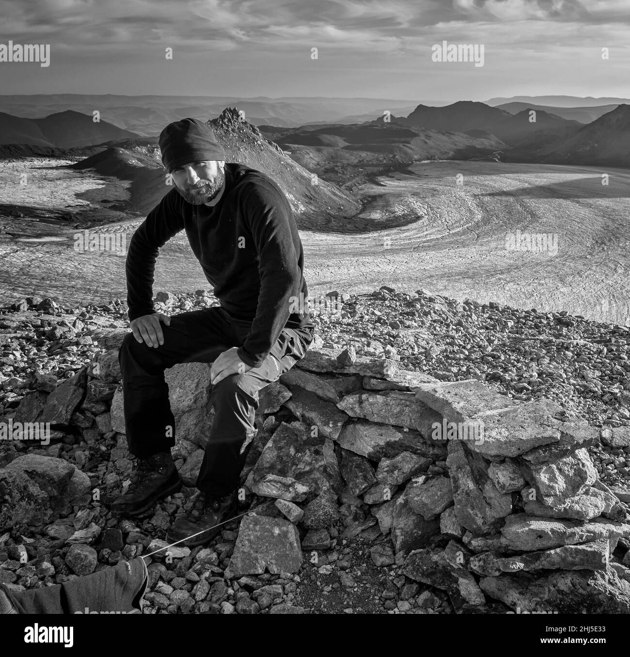 Bergsteiger im Hintergrund des Gletschers Stockfoto