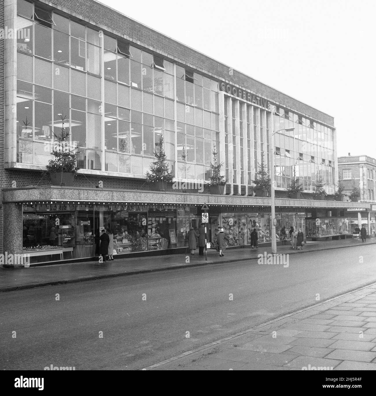 Außenansicht Bexley Heath Co-Op kombinierter Supermarkt und Kaufhaus. 23rd. November 1961 Stockfoto