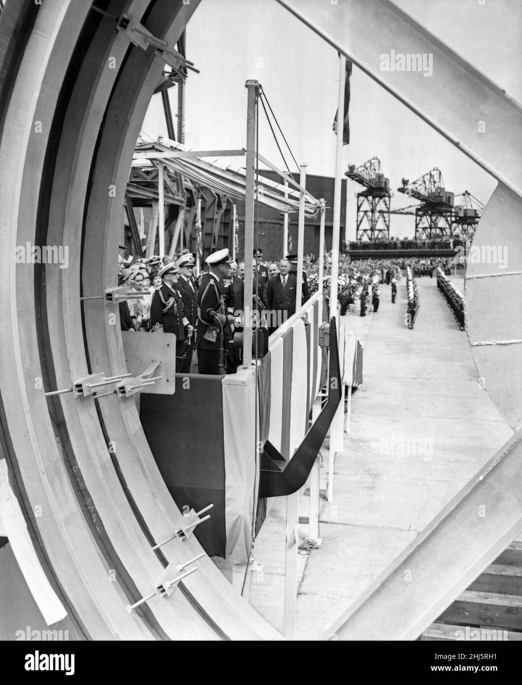 Prinz Philip legt Dreadnought's Keel. Der Herzog von Edinburgh legt den Kiel des ersten nuklearen U-Bootes Großbritanniens, Dreadnought, auf der Werft Vickers Armstrongs in Barrow-in-Furness. 12th. Juni 1959. Stockfoto