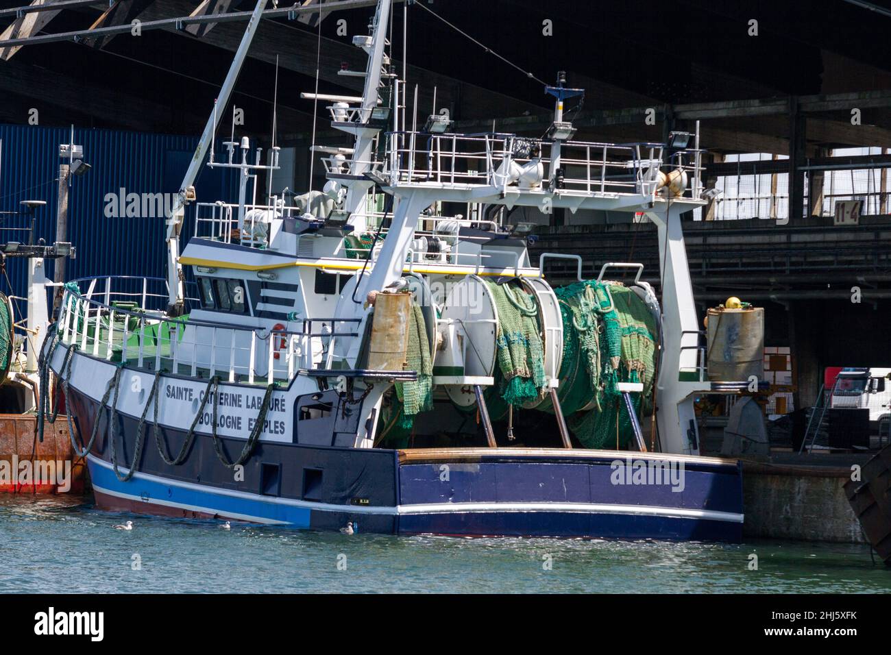 Navire de pêche artisanale 'Sainte-Catherine Laboré' dans le Port de Boulogne-sur-Mer. Stockfoto