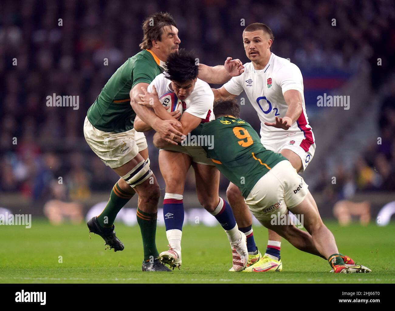 Aktenfoto vom 20-11-2021 von Englands Marcus Smith (Mitte). In der 22-jährigen Harlekins-Sensation Marcus Smith besitzt England wohl ihren begabtesten Newcomer, seit Weltcupsieger Jonny Wilkinson als Teenager vor mehr als 20 Jahren in die internationale Szene auftrat. Ausgabedatum: Donnerstag, 27. Januar 2022. Stockfoto