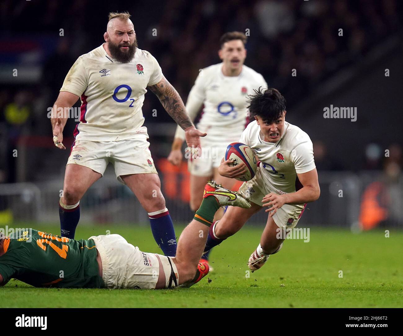 Aktenfoto vom 20-11-2021 von Englands Marcus Smith. In der 22-jährigen Harlekins-Sensation Marcus Smith besitzt England wohl ihren begabtesten Newcomer, seit Weltcupsieger Jonny Wilkinson als Teenager vor mehr als 20 Jahren in die internationale Szene auftrat. Ausgabedatum: Donnerstag, 27. Januar 2022. Stockfoto