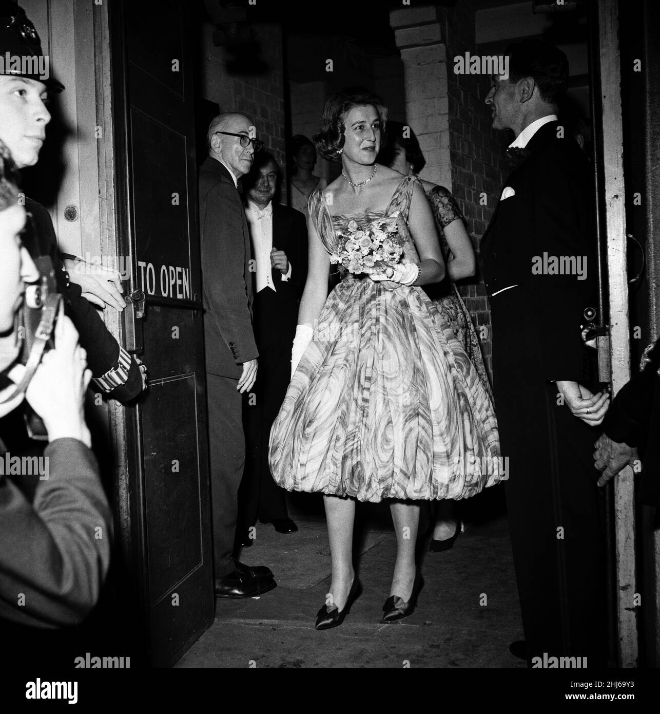 Prinzessin Alexandra von Kent im Sadler's Wells Theater, nachdem sie eine Aufführung von Semele von Händel gesehen hatte. 25th. Juni 1959. Stockfoto