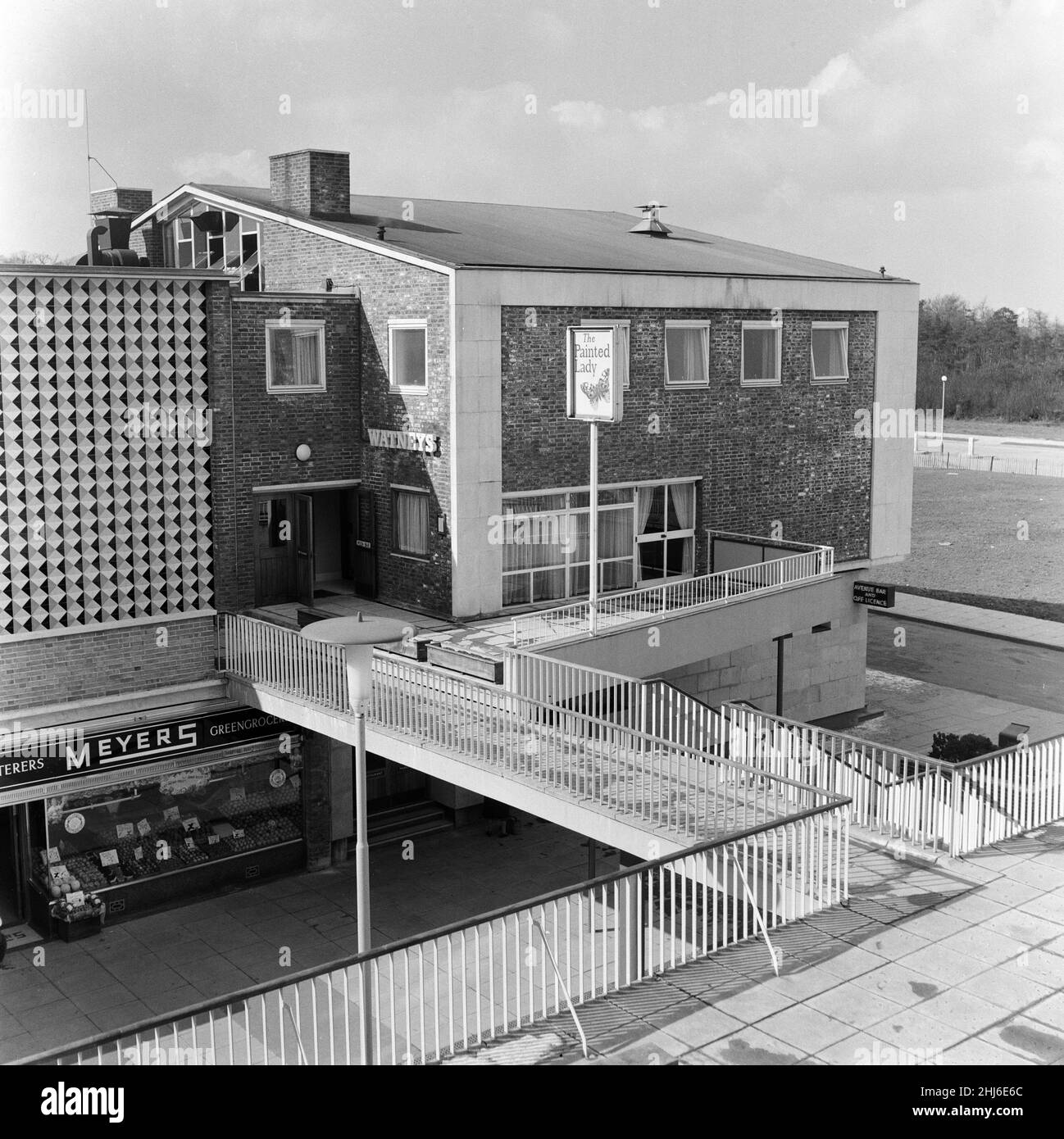 Nicht mehr als 27 Meilen von London entfernt, mitten auf dem Land, liegt die neue Stadt Harlow mit ihren Häusern, Wohnungen und Industrien. Das Zentrum heißt „The High“, um das sich die neue Stadt dreht. 11th. März 1958. Stockfoto