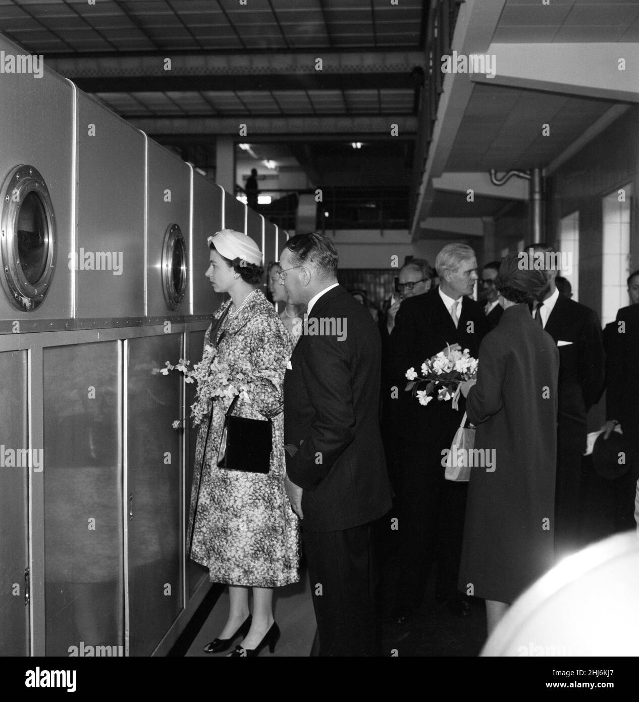 Königin Elizabeth II. Und Prinz Philip, Herzog von Edinburgh, besuchen Dänemark. Während ihrer Tour durch die Carlsberg Breweries. 22nd Mai 1957. Stockfoto