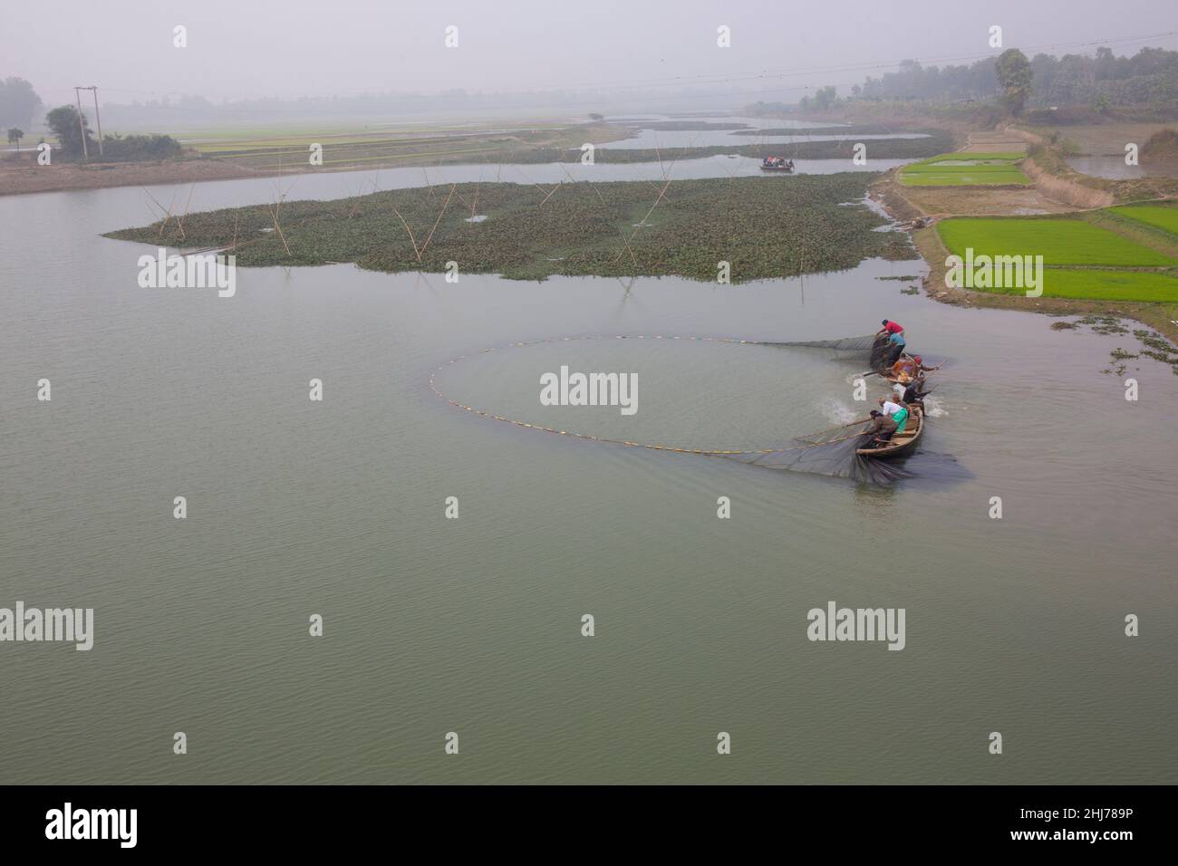 26. Januar 2022, Rajshahi, Rajshahi, Bangladesch: Flussfische sind die Hauptquelle der Lebensgrundlage dieser Fischer. Ihr Einkommen ist aufgrund des Rückgangs der Fische im Winter gesunken. (Bild: © Habibun Nabi/ZUMA Press Wire) Stockfoto