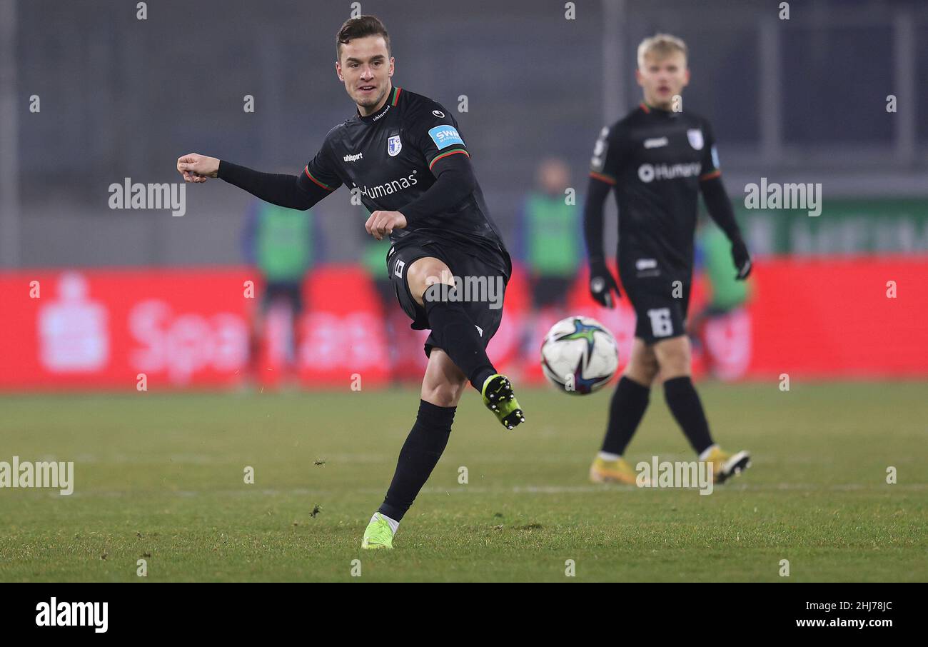 Duisburg, Deutschland. 26th Jan, 2022. firo: 01/26/2022 Fuvüball: Fußball: 3rd Bundesliga, Saison 2021/2022 MSV Duisburg - 1.FC Magdeburg 0:5 Individual Action, Adrian MaÇachowski Credit: dpa/Alamy Live News Stockfoto