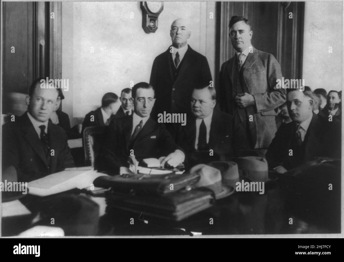 T.M. Smalevitch (d. h. Schmulewitz), Milton Cohen, Gavin McNab, Charles Brennan, Roscoe (''Fatty'') Arbuckle und Arbuckles Bruder vor Gericht in San Francisco wegen Arbuckles Totschlag Stockfoto