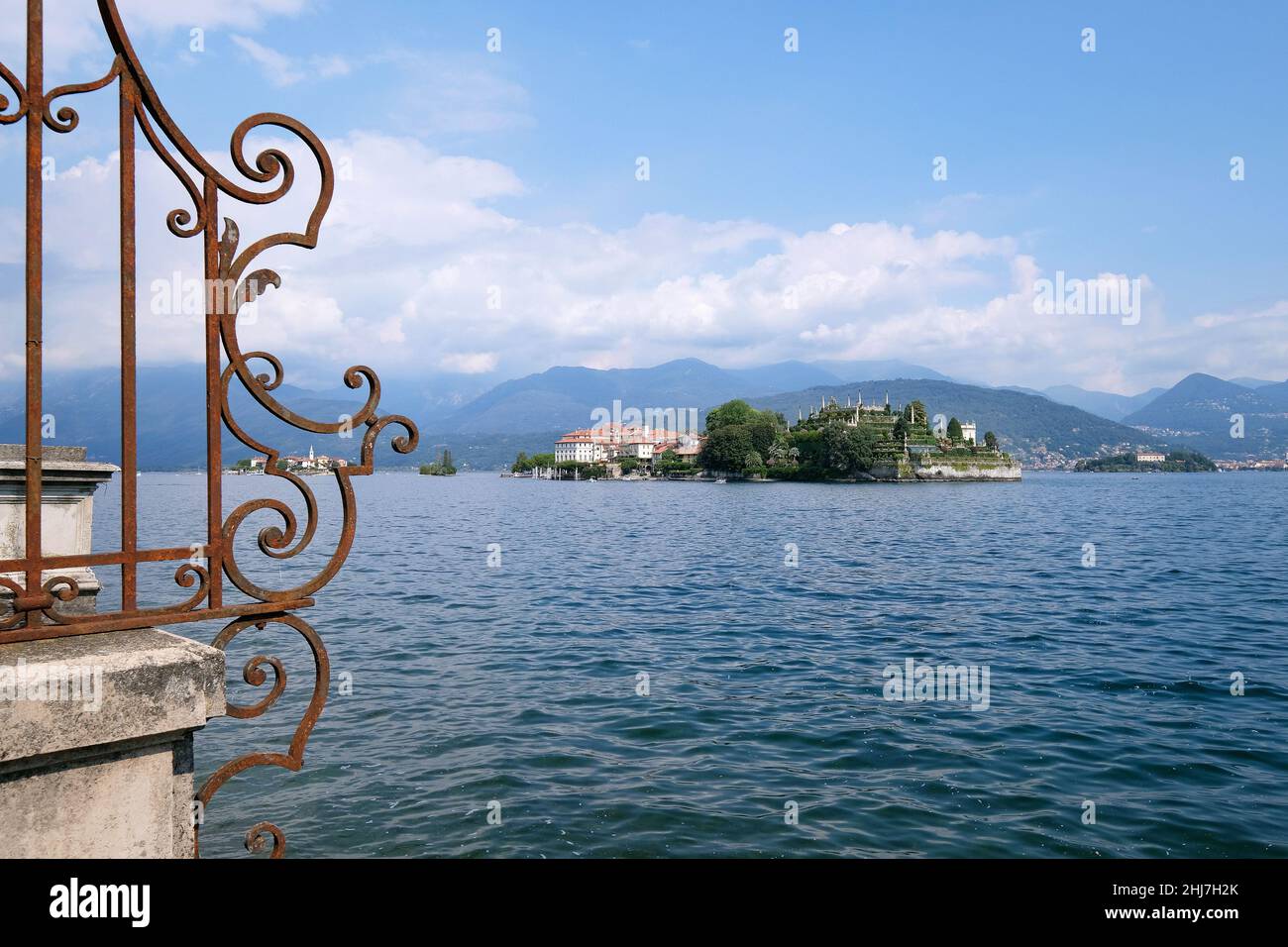 Reisen, Europa, Italien, Piemont; Insel Isola Bella im Lago Maggiore mit dem Palazzo Borromeo und dem botanischen Garten. Stockfoto