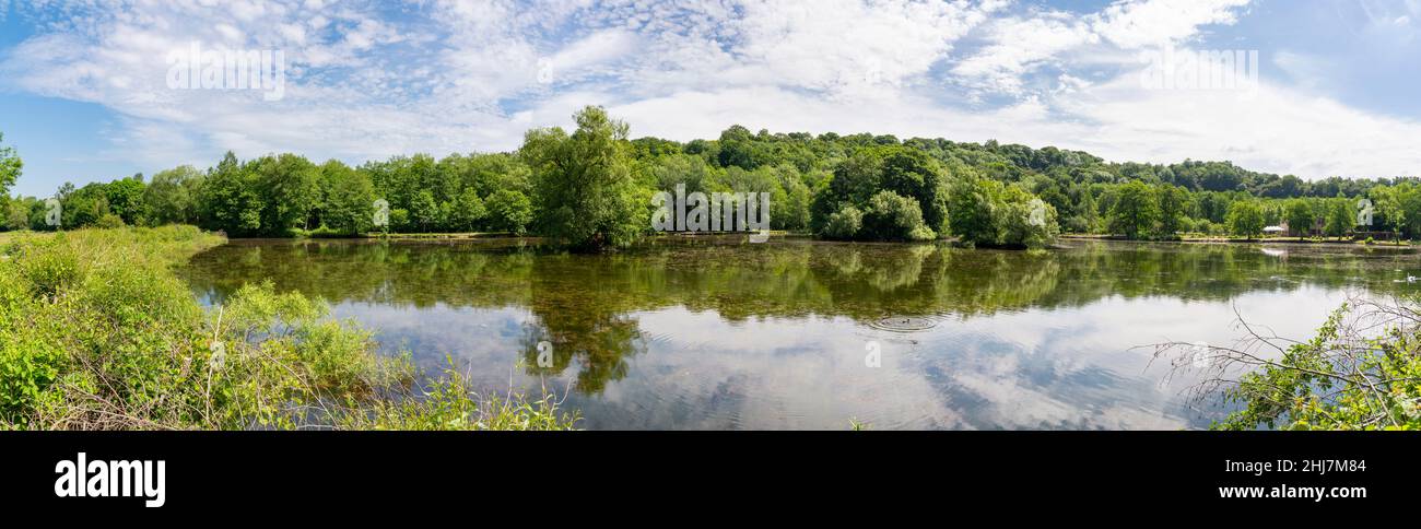 Römische Seen in der Nähe von Marple im Großraum Manchester, England. Schöner sonniger Sommertag in diesem ruhigen Ort. Stockfoto