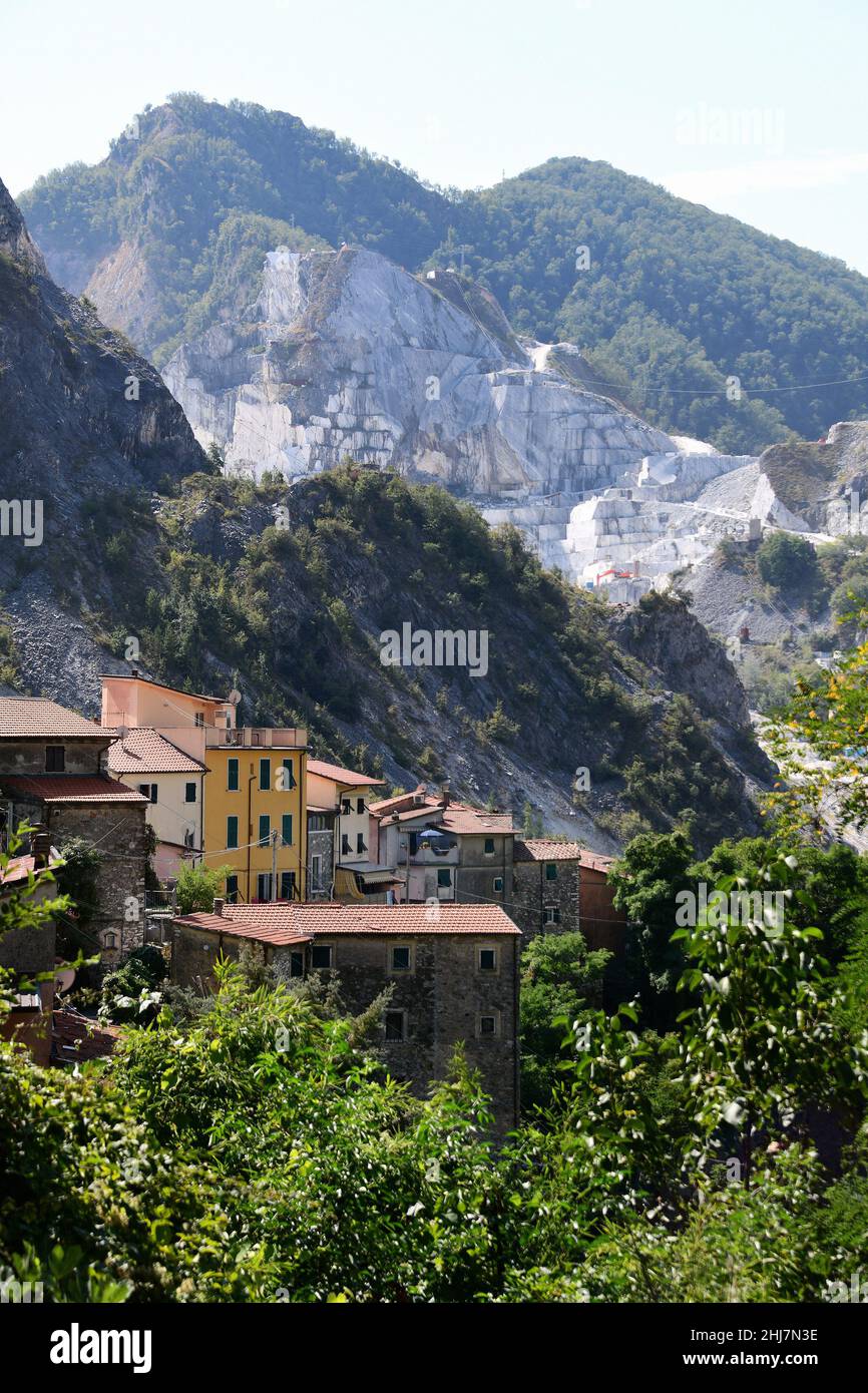 Bergdorf Colonnata in Carrara Marmor Abbaugebiet Stockfoto