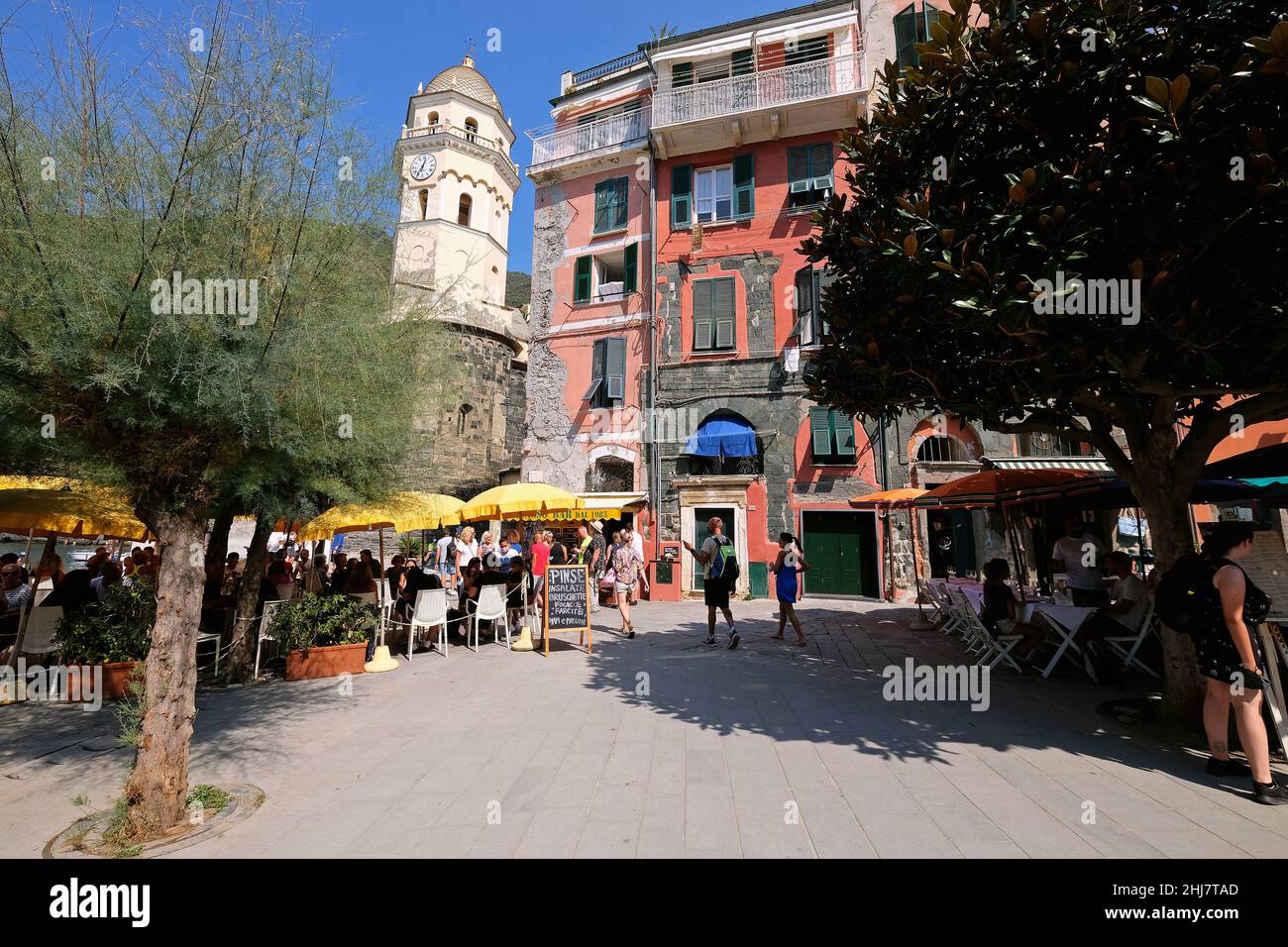 Vernazza, eines der Dörfer der Cinque Terre an der italienischen Riviera. Stockfoto