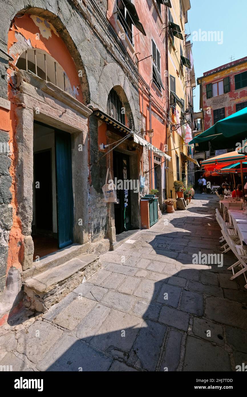 Vernazza, eines der Dörfer der Cinque Terre an der italienischen Riviera. Stockfoto