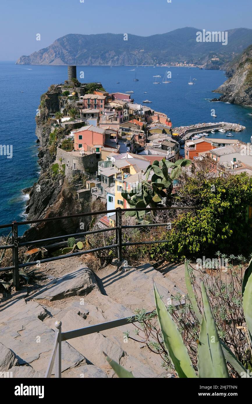 Vernazza, eines der Dörfer der Cinque Terre an der italienischen Riviera. Stockfoto