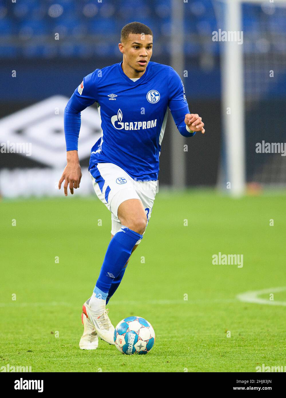 Malick THIAW (GE) Action, Fußball 2nd Bundesliga, 19th Spieltag, FC Schalke 04 (GE) - Holstein Kiel (KI) 1: 1, am 16th. Januar 2022 in Gelsenkirchen/Deutschland. #die DFL-Vorschriften verbieten die Verwendung von Fotos als Bildsequenzen und/oder quasi-Video # Â Stockfoto