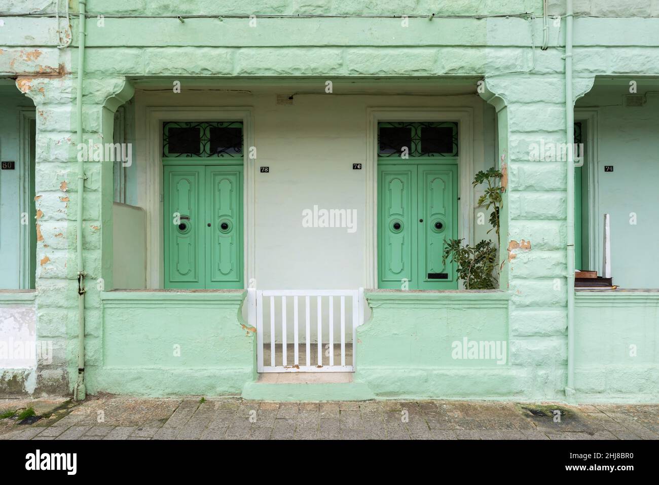 Marsaskala, Malta - 01 07 2022: Grüne Fassade und Innenhof Stockfoto