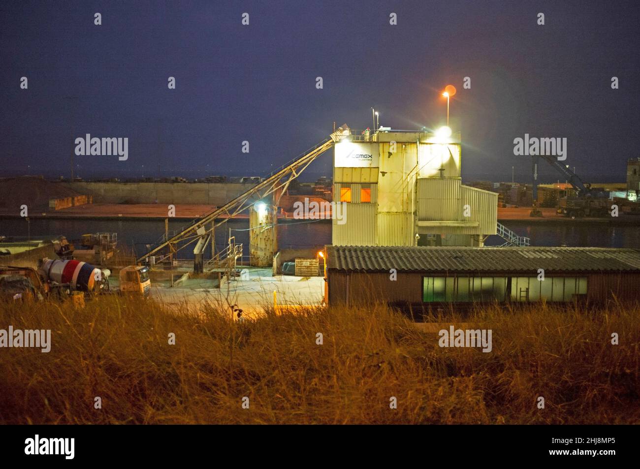 Der Zement arbeitet im Shoreham Harbour, Brighton Stockfoto