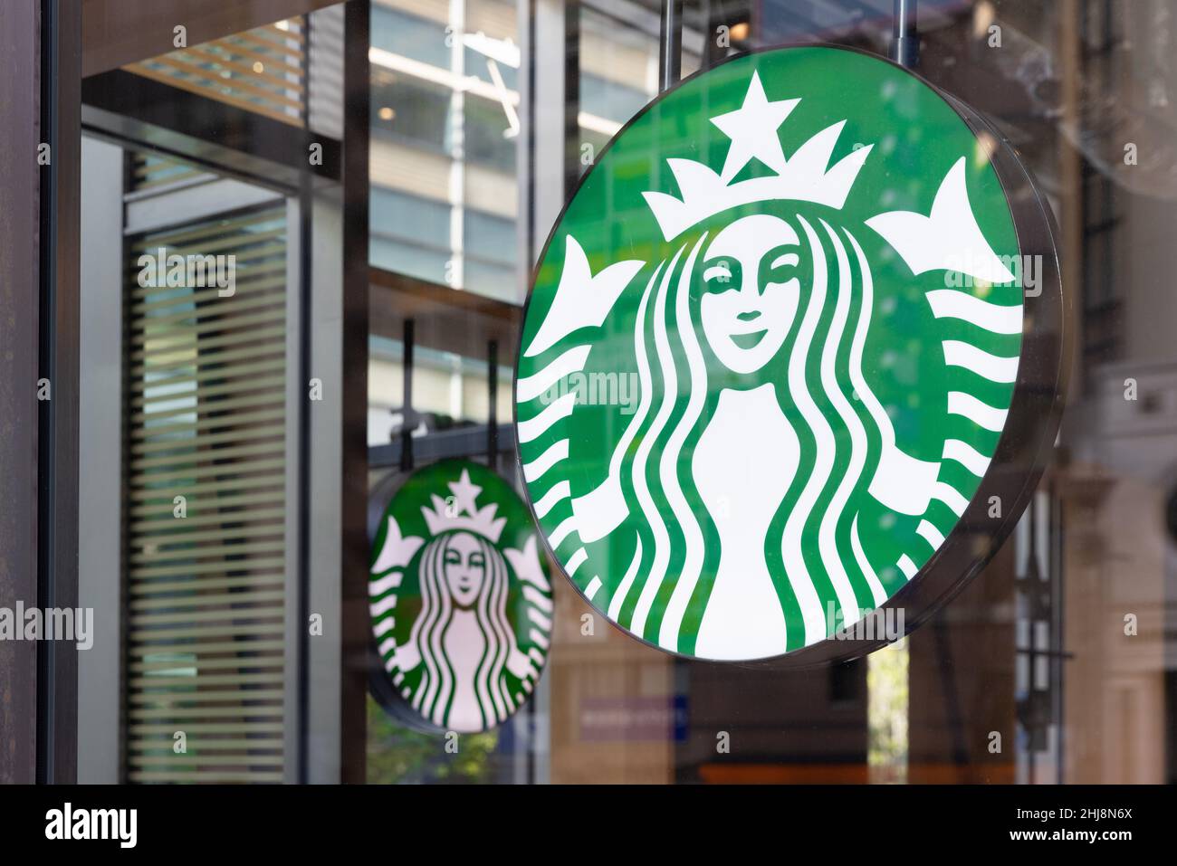 Tokio, Japan. 13th Januar 2022. Die amerikanische multinationale Kette Starbucks Coffee Store in Tokio. Kredit: SOPA Images Limited/Alamy Live Nachrichten Stockfoto