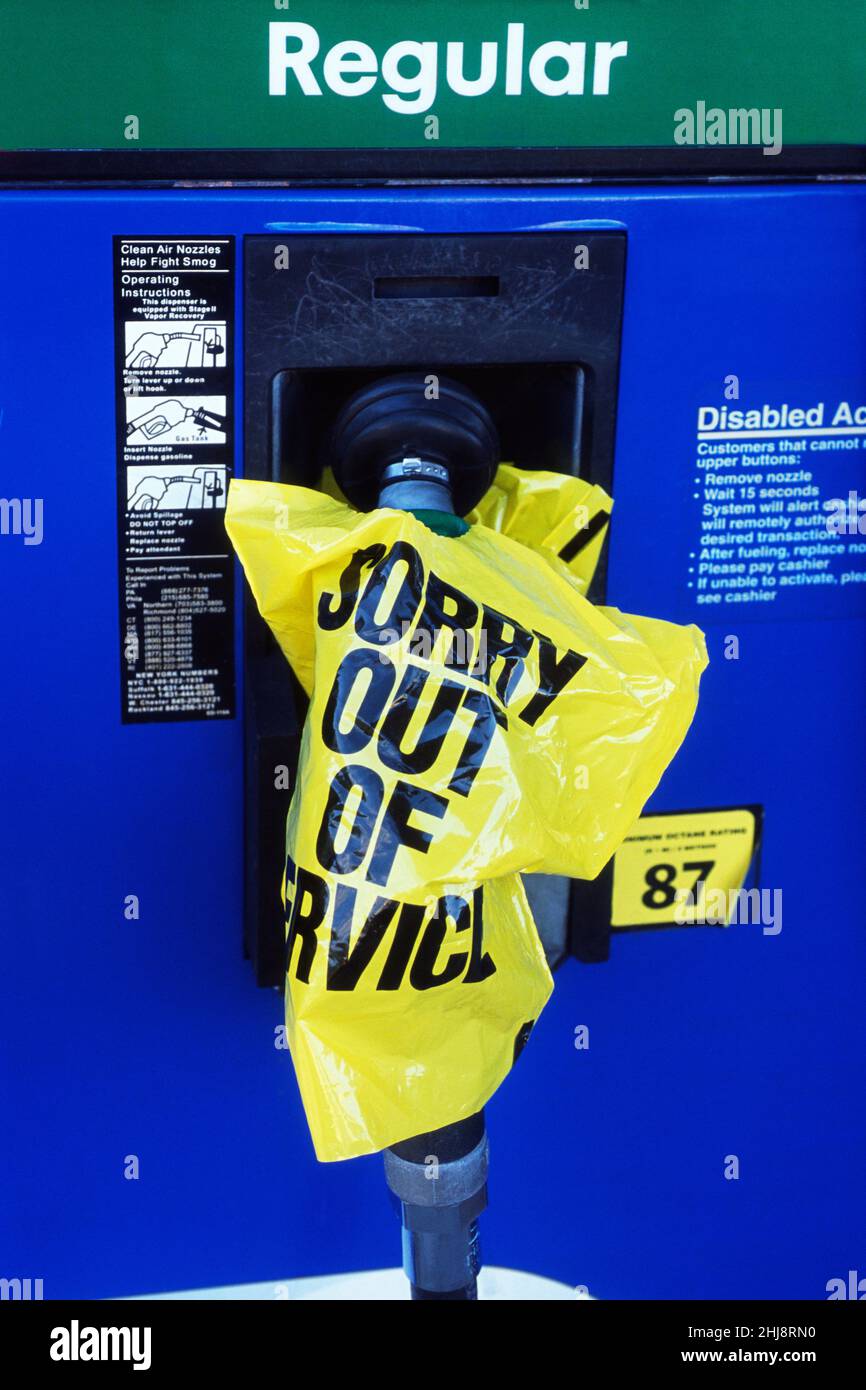 An der Tankstelle ist kein Kraftstoff oder Benzin mehr vorhanden. Benzinpumpe außer Betrieb. Zölle auf ausländische Waren. Globaler Handelskrieg. Connecticut, USA Stockfoto