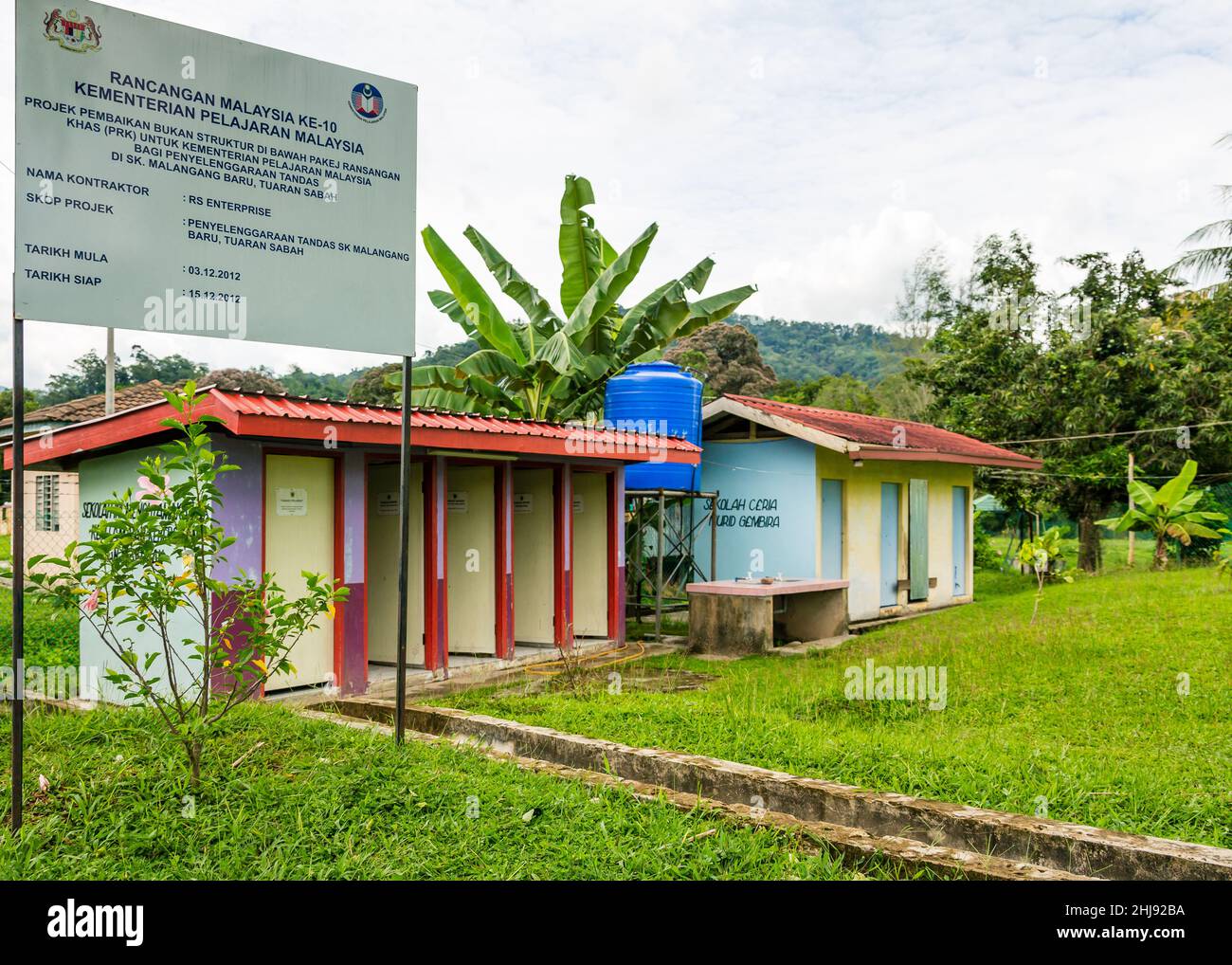 Sekolah Kebangsaan (SK) 'Malangang Baru', eine Grundschule im Dorf Malangang im Bezirk Tuaran in Sabah, Malaysia Stockfoto
