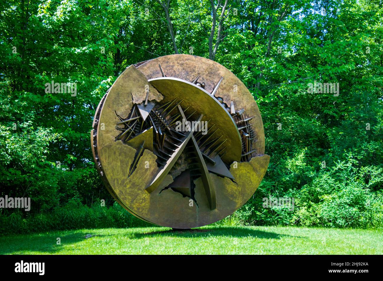 Grand Rapids, MI USA - 30. Mai 2016: Scheibe in Form eines Desert Rose-Kunstwerks Stockfoto