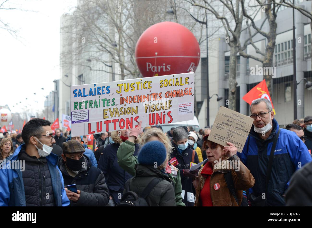 20000 Menschen marschierten zwischen bastille und bercy in Paris für diese interprofessionelle Demo 2 Kandidaten für die Präsidentschaftswahl waren anwesend Stockfoto