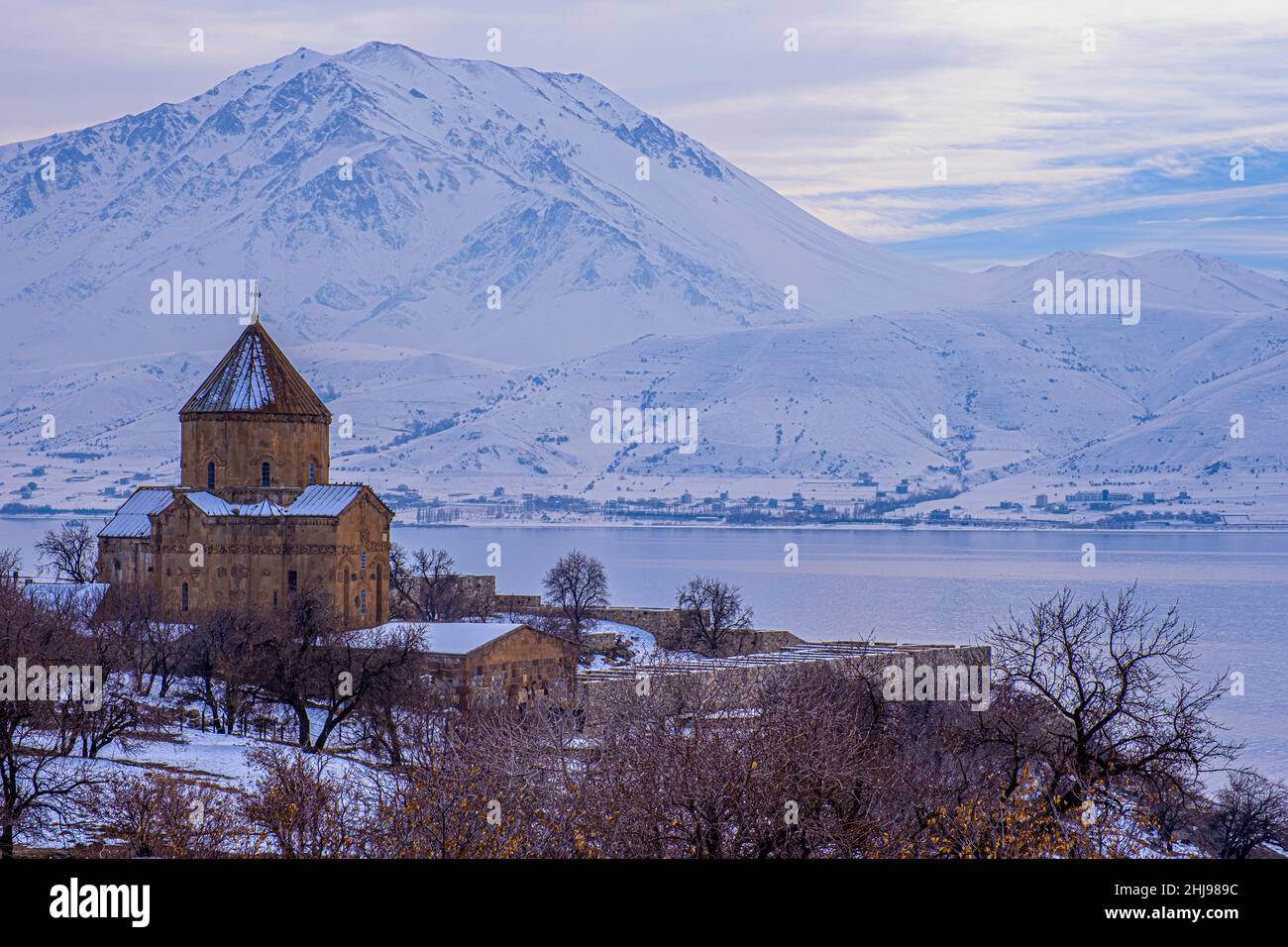Akdamar Insel und Surp Kirche (Akdamar Kirche). Ein wichtiger religiöser Ort für das armenische Volk Stockfoto
