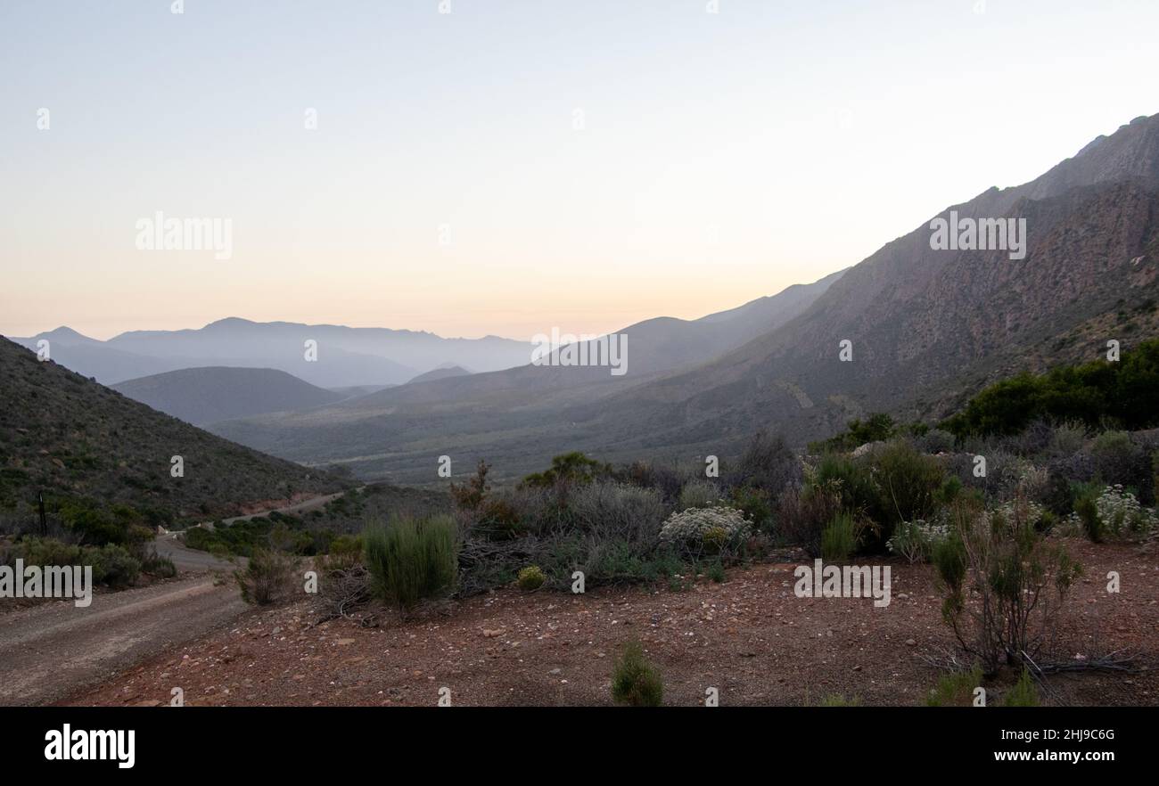 Ein Tal der schwindenden Hügel im Vleiland-Gebiet des Distrikts Laingsburg in Südafrika Stockfoto