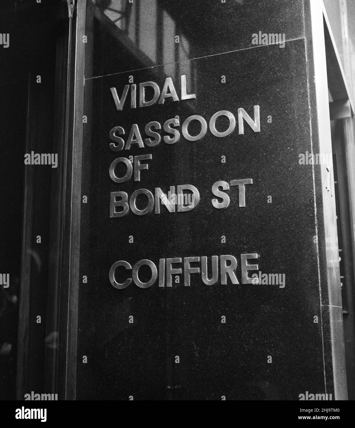 Vidal Sassoon Salon, Bond Street, London, Dienstag, 13th. August 1963. Vidal Sassoon of Bond St, Coiffure Stockfoto